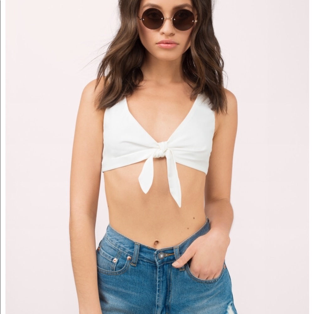 Tobi white knot front and back Crop Top